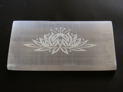 Lotus Selenite Charging plate